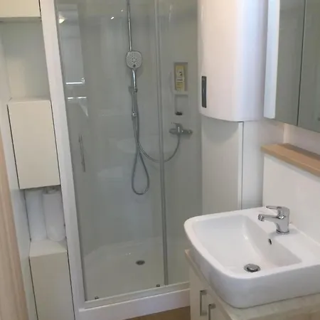 Floating House - Arena 2 * Pola