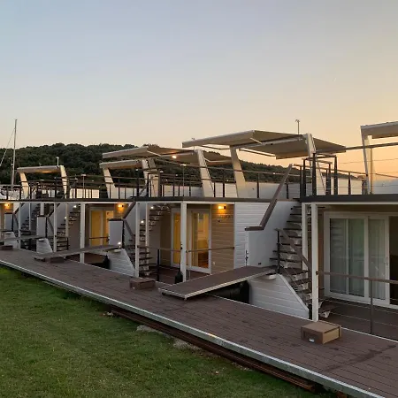 Floating House - Arena 2 Semesterbostad Pula