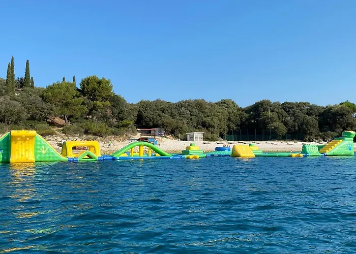 Floating House - Arena 2 בית נופש פולה