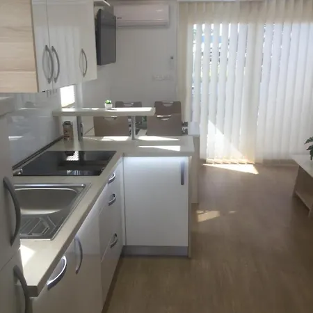 Floating House - Arena 2 Ferienhaus Pula