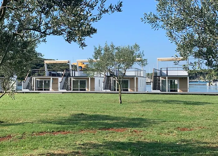 Floating House - Arena 2 Pula