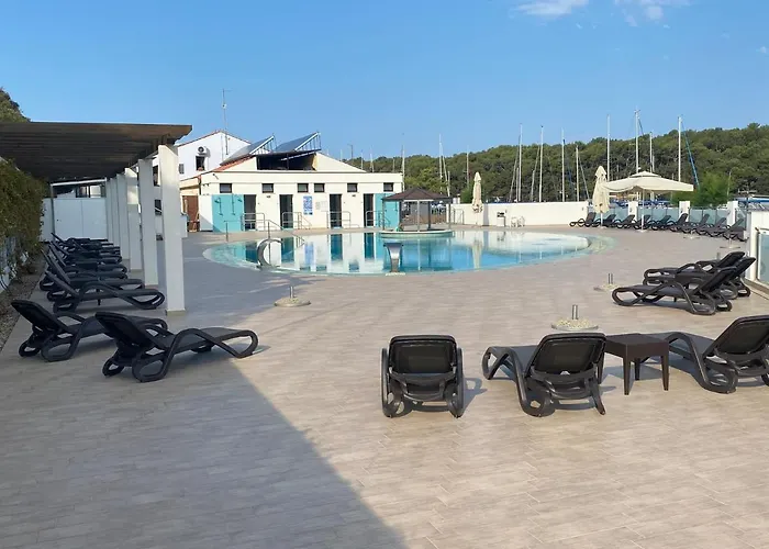Floating House - Arena 2 Pula