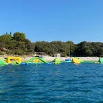 Floating House - Arena 2 Semesterbostad Pula